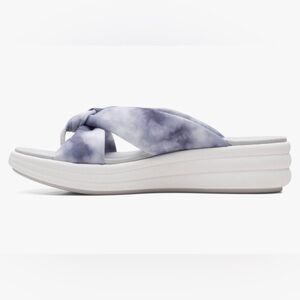 NWT & box Clarks comfort blue tye-dye slip on platform sandal sz 9